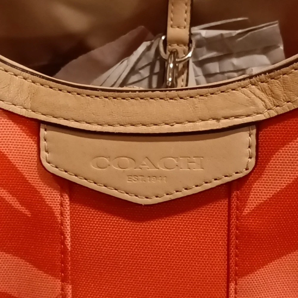 Coach Devin Signature Zebra Stripe Tote Bag F24022 - Picture 3 of 13